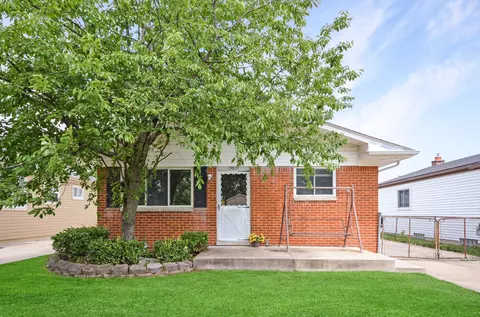 19831 Lakeworth St, Roseville, MI 48066