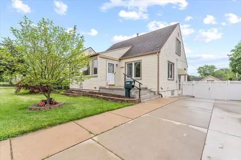 25835 Gibraltar Rd, Flat Rock, MI 48134