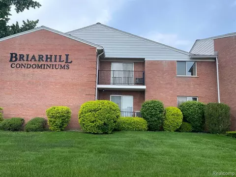 19601 Masonic Blvd #26, Roseville, MI 48066