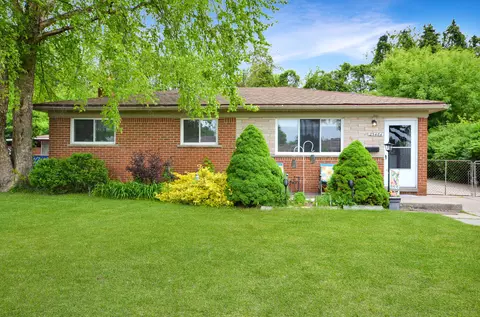 25464 Wexford Ave, Warren, MI 48091