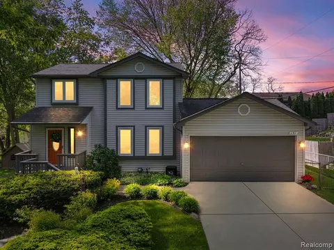 191 Boston Ave, Lake Orion, MI 48362