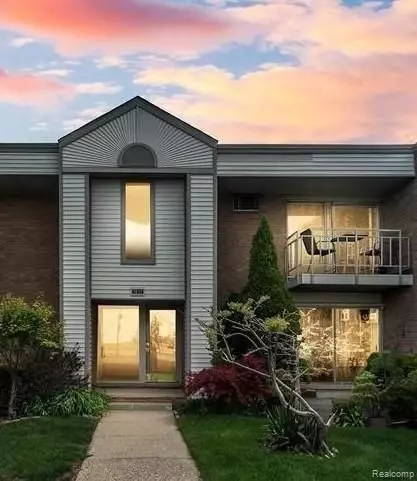 1677 Cass Lake Rd B 2 Rd #B, Keego Harbor, MI 48320