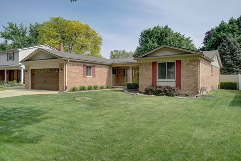 5760 Larkins Dr, Troy, MI 48085