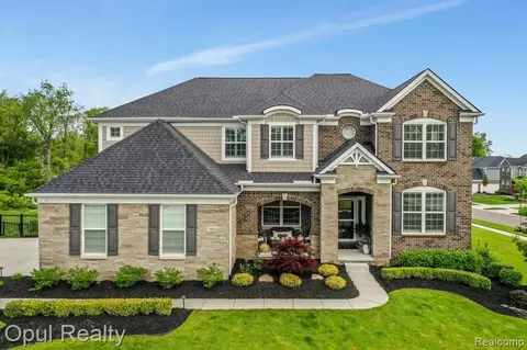 7484 Hardwood Cir, Canton, MI 48187