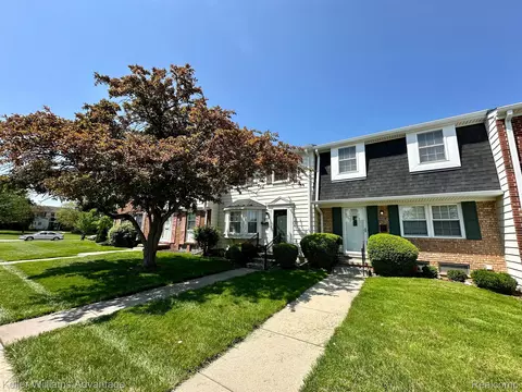 19345 Andover Crt Ct, Northville, MI 48167