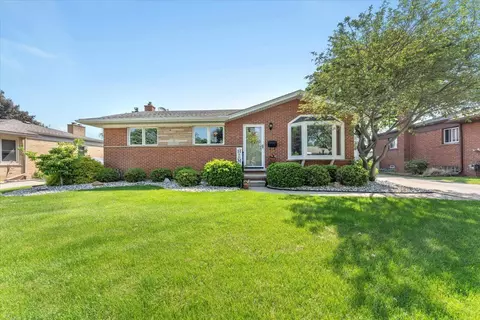 1943 Lakeview St, Trenton, MI 48183