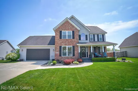 5580 Windermere Dr, Grand Blanc, MI 48439