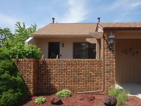 25721 Adams Ct 85, South Lyon, MI 48178