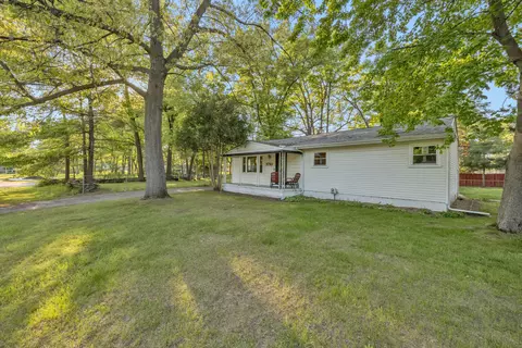 5710 Opaline Dr, Waterford, MI 48327