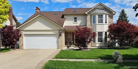20809 Marlinga Dr, Clinton Township, MI 48038