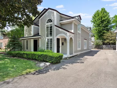 671 E Lincoln St, Birmingham, MI 48009
