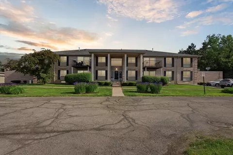 6151 Orchard Lake Rd #202, West Bloomfield, MI 48322