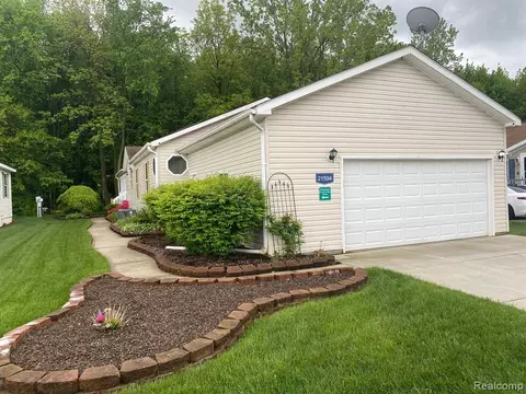 21594 Notre Dame Dr, Macomb, MI 48044