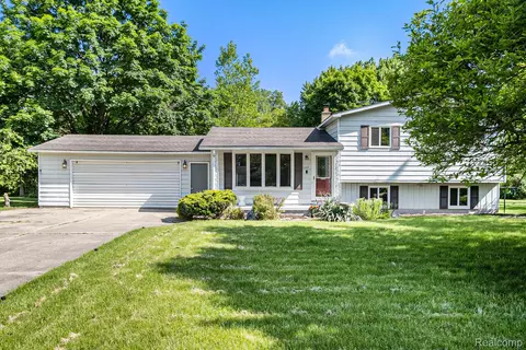 5047 Raymond Ave, Burton, MI 48509