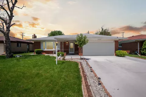 13123 Carol Ave, Warren, MI 48088