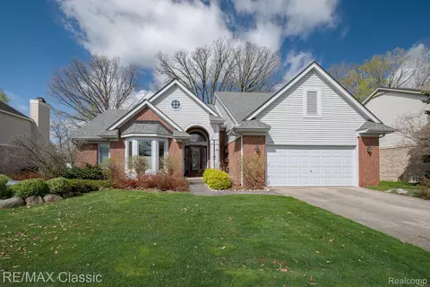 18759 Glengarry Dr, Livonia, MI 48152