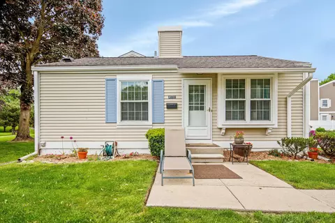 41722 Onaway Dr, Northville, MI 48167