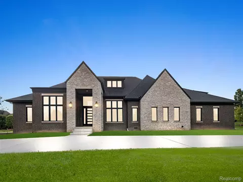 2605 Fairway, Oakland, MI 48306