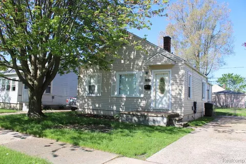 3860 18th St, Wyandotte, MI 48192