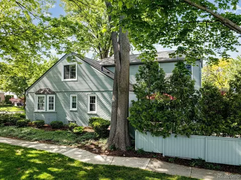 1695 Washington Blvd, Birmingham, MI 48009