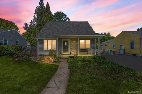22800 Violet St, Farmington, MI 48336