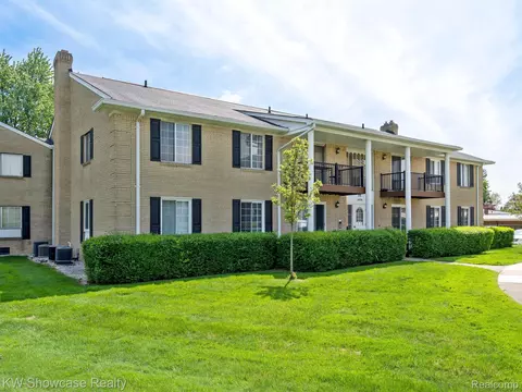 34720 Huntley Dr #15, Sterling Heights, MI 48312
