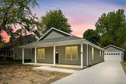 36193 Edman St, Harrison Township, MI 48045