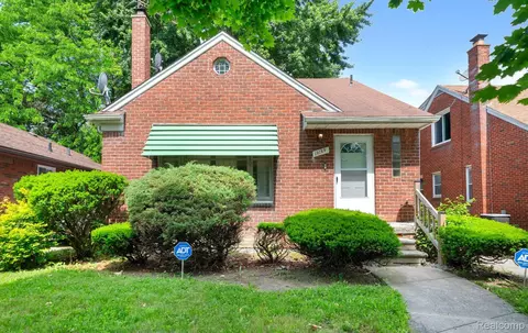 19129 Cheshire St, Grosse Pointe, MI 48236