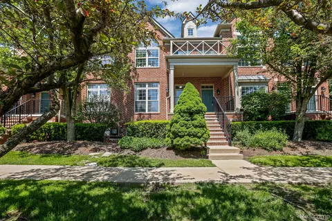 39410 Springwater Dr, Northville, MI 48168