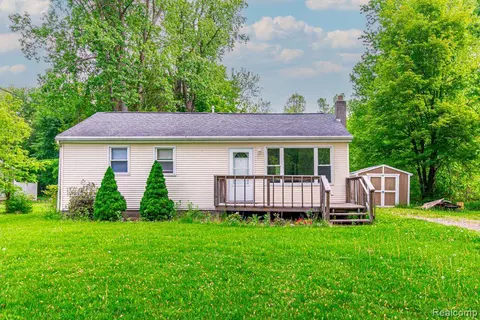 9477 Hubbard Rd, Richfield, MI 48423