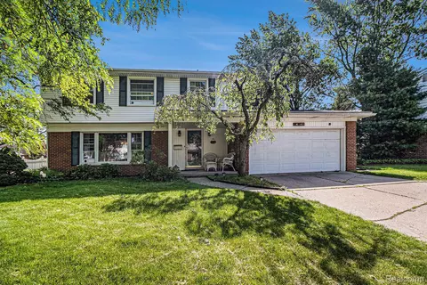 14140 Doris St, Livonia, MI 48154