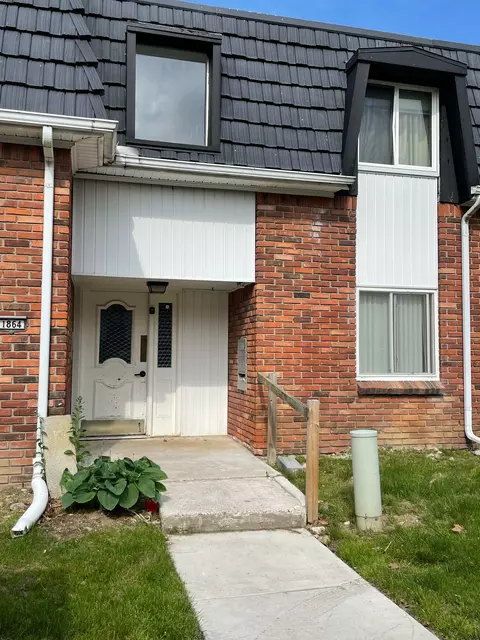 1864 Colonial Village Way #2, Waterford, MI 48328