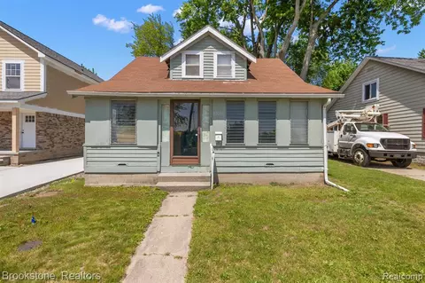 22001 Lakeview St, Saint Clair Shores, MI 48080