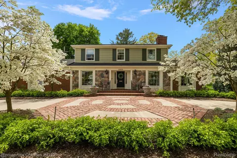 2955 Bradway Blvd, Bloomfield Hills, MI 48301