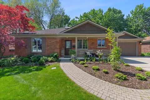 21229 River Rd, Grosse Pointe Woods, MI 48236