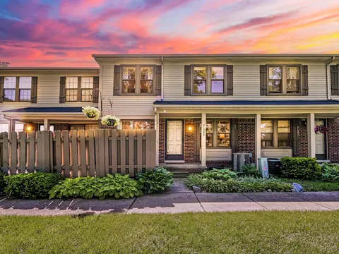 31399 Willow Crt Ct, Warren, MI 48093