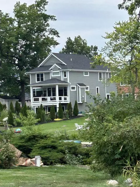 2345 Ventura Dr, Wolverine Lake, MI 48390