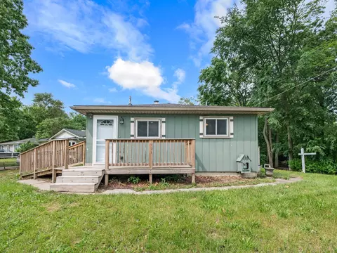 9303 Beechcrest St, White Lake, MI 48386