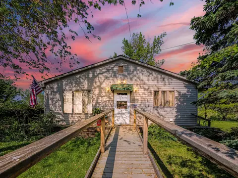 18475 Harbin Rd, Rockwood, MI 48173