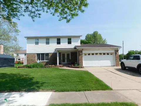2951 English Dr, Troy, MI 48085