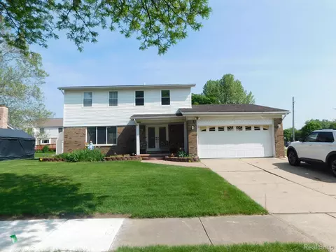 2951 English Dr, Troy, MI 48085