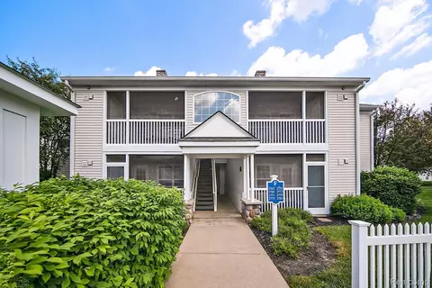 2769 S Knightsbridge Cir, Ann Arbor, MI 48105