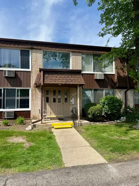 30205 Utica Rd #111B, Roseville, MI 48066