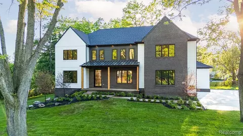 4270 Sunningdale Dr, Bloomfield Hills, MI 48302