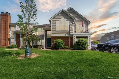 4174 Berkshire Dr, Sterling Heights, MI 48314