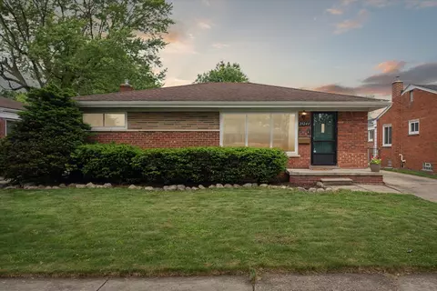 29243 Jane St, Saint Clair Shores, MI 48081