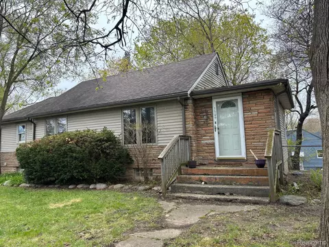 1609 N Telegraph Dr, Pontiac, MI 48340