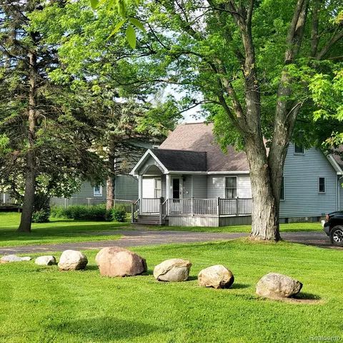 1008 Adams Ave, Burton, MI 48509