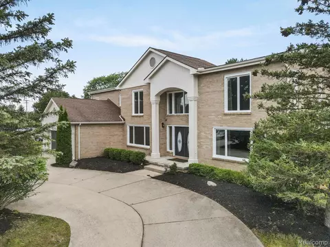 6268 Timberwood N, West Bloomfield, MI 48322