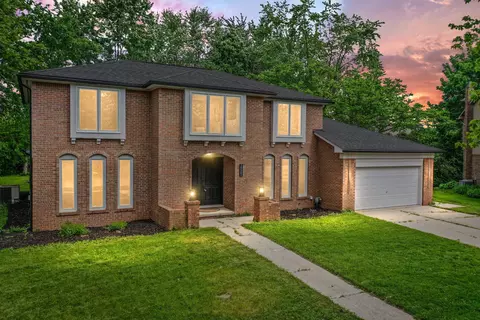 34582 Saint Martins St, Livonia, MI 48152